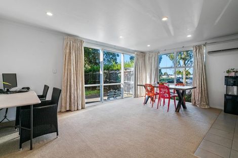 Photo of property in 27 The Track, Takanini, 2112