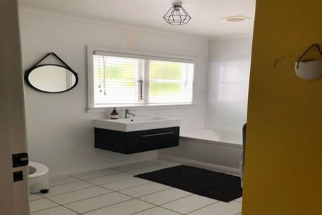 Photo of property in 47 Maungaraki Road, Korokoro, Lower Hutt, 5012