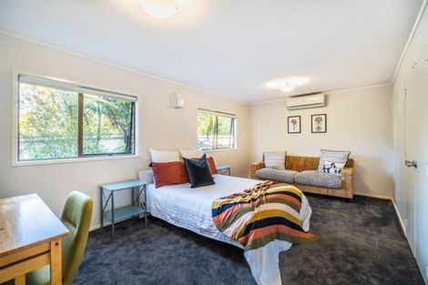 Photo of property in 27 Le Roy Terrace, Birkenhead, Auckland, 0626