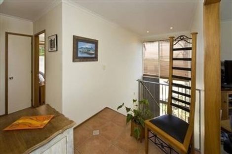 Photo of property in 6 Shearwater Rise, Rothesay Bay, Auckland, 0630