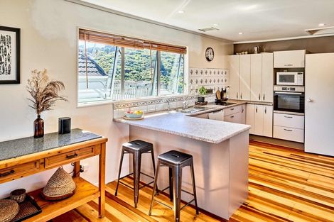 Photo of property in 18 Gordon Road, Plimmerton, Porirua, 5026