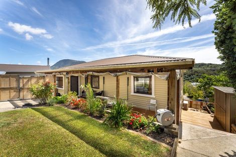 Photo of property in 91 Milton Terrace, Picton, 7220