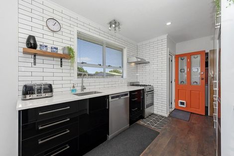 Photo of property in 8 Cricket Place, Melville, Hamilton, 3206