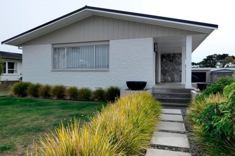 Photo of property in 77 Gray Avenue, Paraparaumu Beach, Paraparaumu, 5032