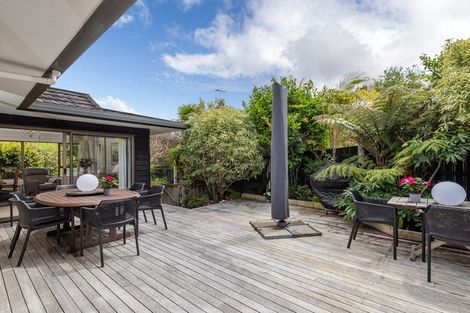 Photo of property in 2/19 Amante Crescent, Mairangi Bay, Auckland, 0630