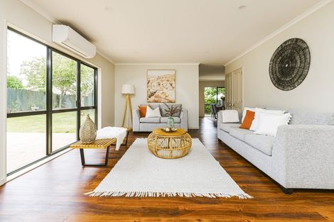 Photo of property in 26 Etherton Drive, Weymouth, Auckland, 2103