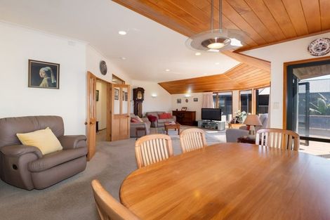 Photo of property in 32 Marine Parade, Mount Maunganui, 3116