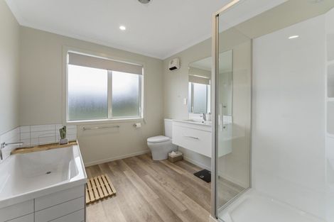 Photo of property in 3 Tapuhikura Street, Waikanae, 5036