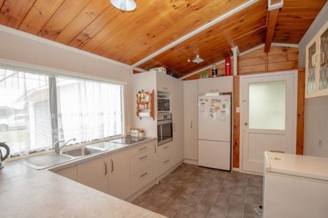 Photo of property in 13 Parfitt Place, Ngatea, 3503