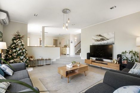 Photo of property in 20 Tenbless Court, Unsworth Heights, Auckland, 0632