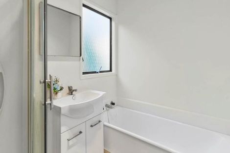 Photo of property in 72 Lynn Road, Bayview, Auckland, 0629