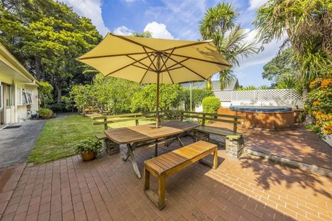 Photo of property in 26 Scenic Drive, Hillpark, Auckland, 2102