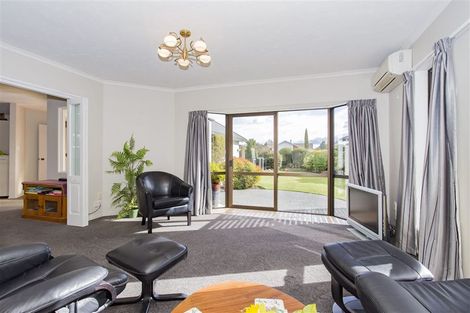 Photo of property in 6 Grove Place, Rangiora, 7400