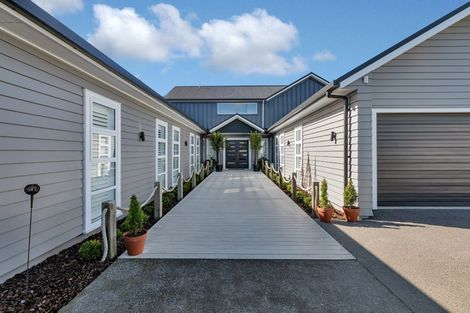 Photo of property in 13 Waitemata Drive, One Tree Point, 0118