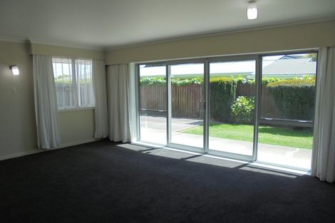 Photo of property in 2/31 Guinness Crescent, Ilam, Christchurch, 8041