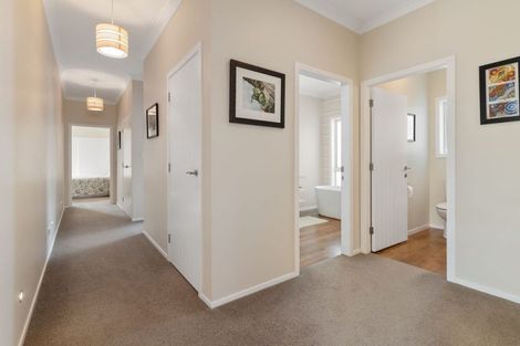 Photo of property in 2 Dixon Street, Carterton, 5713