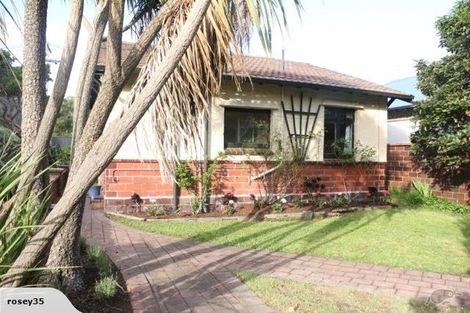 Photo of property in 16 Hinau Street, Eastbourne, Lower Hutt, 5013