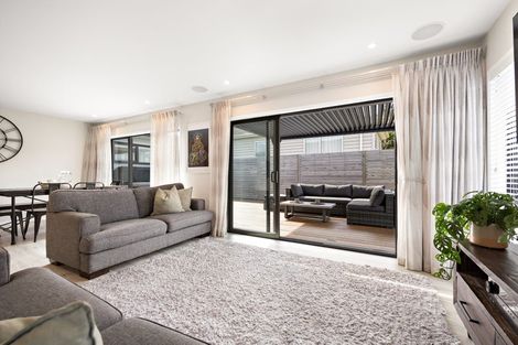 Photo of property in 60 Matua Road, Huapai, Kumeu, 0810