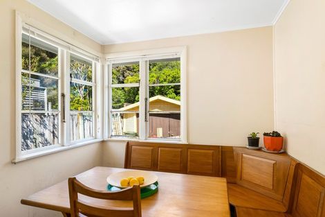 Photo of property in 18 Boyd Grove, Naenae, Lower Hutt, 5011