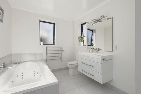 Photo of property in 1/2 Shakespeare Avenue, Enderley, Hamilton, 3214