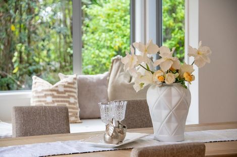 Photo of property in 9 Springwater Vale, Unsworth Heights, Auckland, 0632