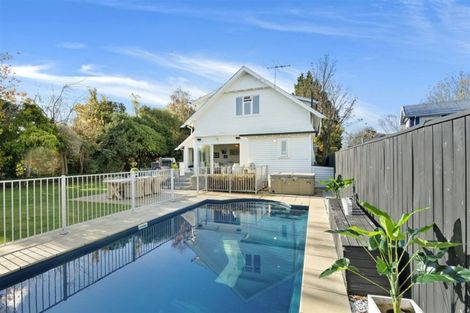 Photo of property in 15 Strowan Road, Strowan, Christchurch, 8052