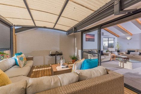 Photo of property in 1/32 Glucina Avenue, West Harbour, Auckland, 0618