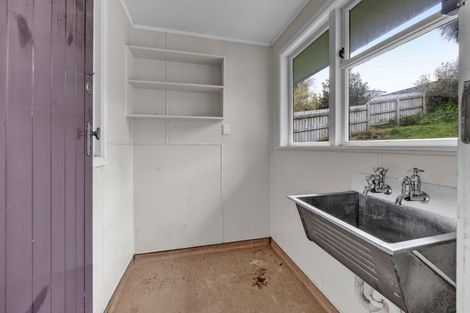 Photo of property in 103 Riversdale Drive, Merrilands, New Plymouth, 4312
