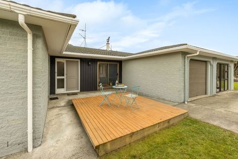 Photo of property in 10 Graham Grove, Waikanae, 5036