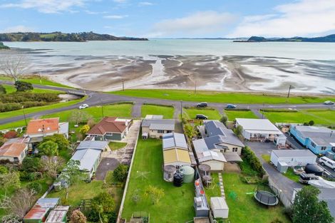 Photo of property in 9 Kawakawa Bay Coast Road, Kawakawa Bay, Papakura, 2585