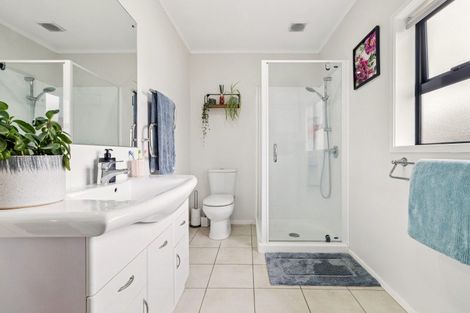 Photo of property in 10 Great North Road, Riverhead, 0820