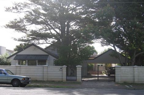 Photo of property in 145 Shakespeare Road, Milford, Auckland, 0620