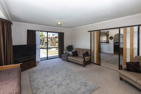 Photo of property in 8 Edron Place, Redwood, Christchurch, 8051