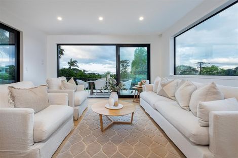 Photo of property in 18a Eastcliffe Road, Castor Bay, Auckland, 0620