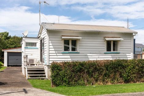 Photo of property in 32 Wallnutt Avenue, Waihi Beach, 3611
