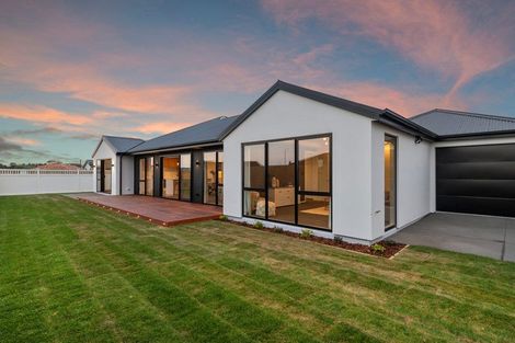 Photo of property in 112 Aviemore Drive, Marshland, Christchurch, 8083