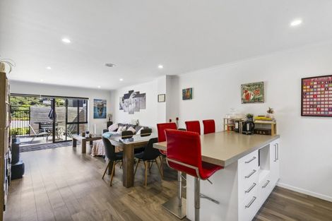 Photo of property in 6/9 Surrey Street, Tawa, Wellington, 5028