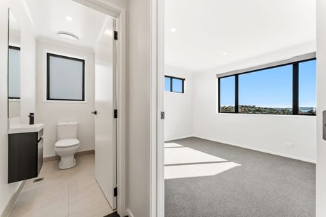 Photo of property in 17 Seafarer Crescent, Stanmore Bay, Whangaparaoa, 0932