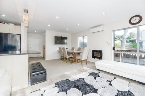 Photo of property in 10a Beeche Place, Birkdale, Auckland, 0626