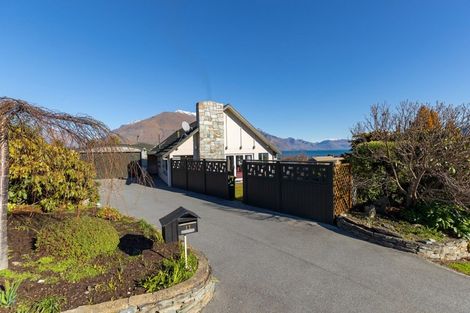 Photo of property in 11 Poplar Drive, Kelvin Heights, Queenstown, 9300