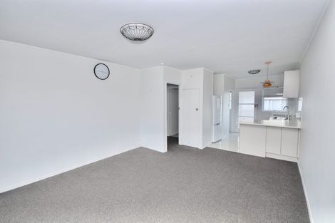 Photo of property in 2/16 Beach Road, Castor Bay, Auckland, 0620