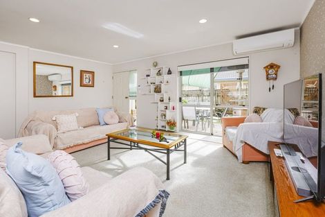 Photo of property in 15 Sheriff Place, Randwick Park, Auckland, 2105