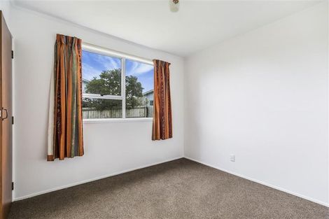 Photo of property in 16 Foyle Place, Glendene, Auckland, 0602