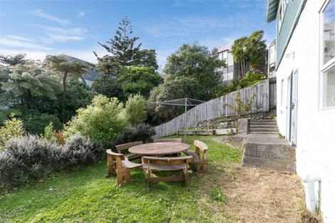 Photo of property in 100 Creswick Terrace, Northland, Wellington, 6012