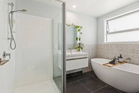 Photo of property in 140 Godfrey Drive, Orewa, 0931