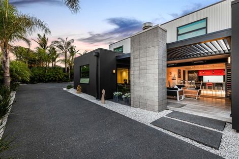 Photo of property in 3 Mansion Court, West Harbour, Auckland, 0618