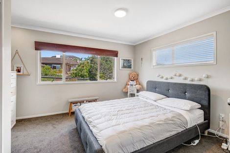 Photo of property in 7 Kingtide Place, Red Beach, 0932