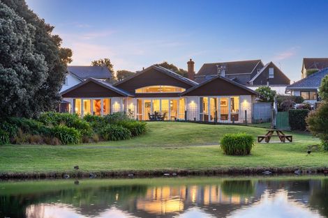 Photo of property in 196 Tutere Street, Waikanae Beach, Waikanae, 5036