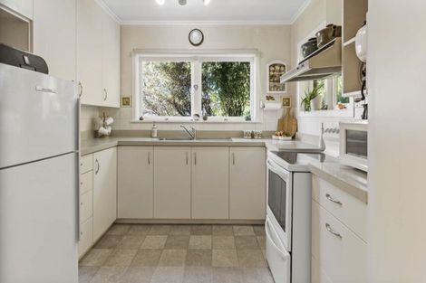 Photo of property in 7 Luke Place, Eastern Beach, Auckland, 2012