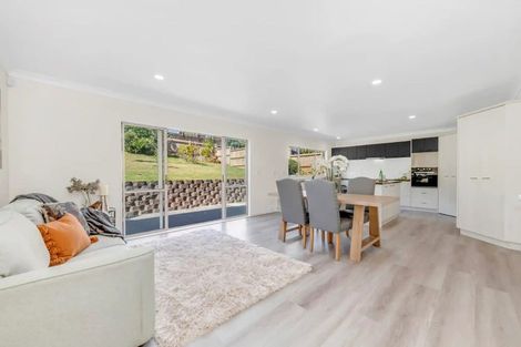 Photo of property in 28 Santa Ana Drive, Dannemora, Auckland, 2016